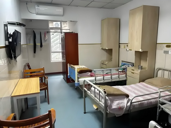 如何申请深圳户口_活佛王兴夫“点化”140位女信徒,全程不穿衣服,场面失控 努力工作己更励自会激