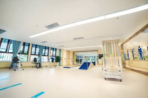 如何申请深圳户口_活佛王兴夫“点化”140位女信徒,全程不穿衣服,场面失控 努力工作己更励自会激